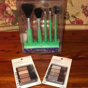 Not for sale 

🆕Makeup brush set w/stand & Covergirl eyeshadow